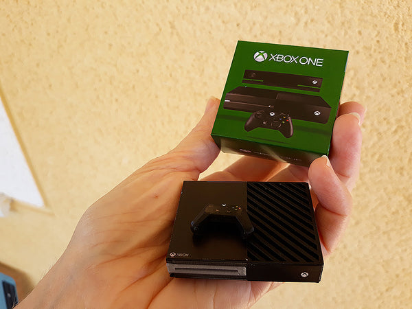1:12 scale Miniature Xbox One, Controller and Box