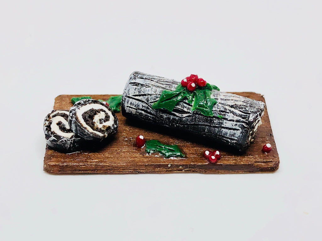 https://tinymusthaves.com/cdn/shop/products/Christmas-Yule-log-cake-wooden-tray-1_1024x1024.jpg?v=1544630012