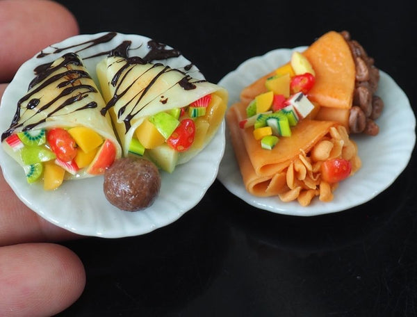 Miniature Crepes with Cold Fruit and Cereal