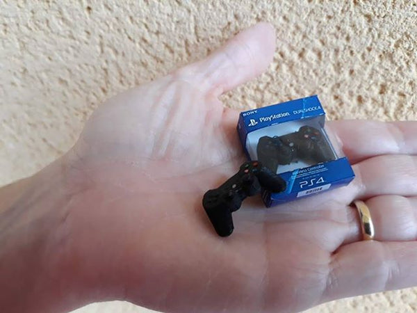 Miniature PS 4 wireless controler