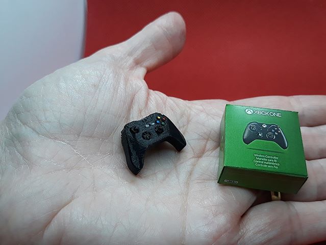 Miniature Xbox One controller