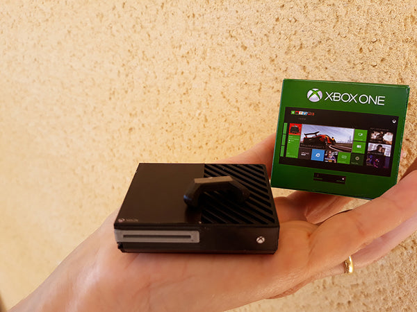 Dollhouse Miniature Xbox One, Controller and Box (1:12 scale)